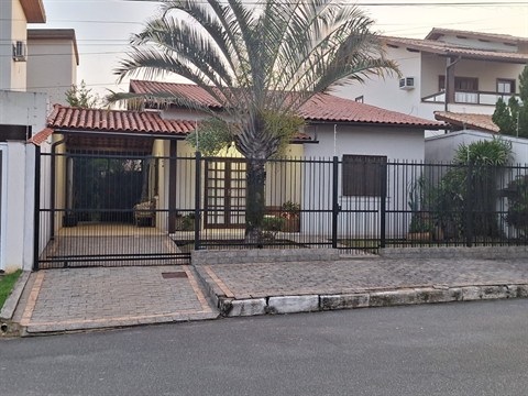 Casa à Venda